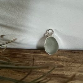 Gylly Beach Seaglass Necklace - Light Grey